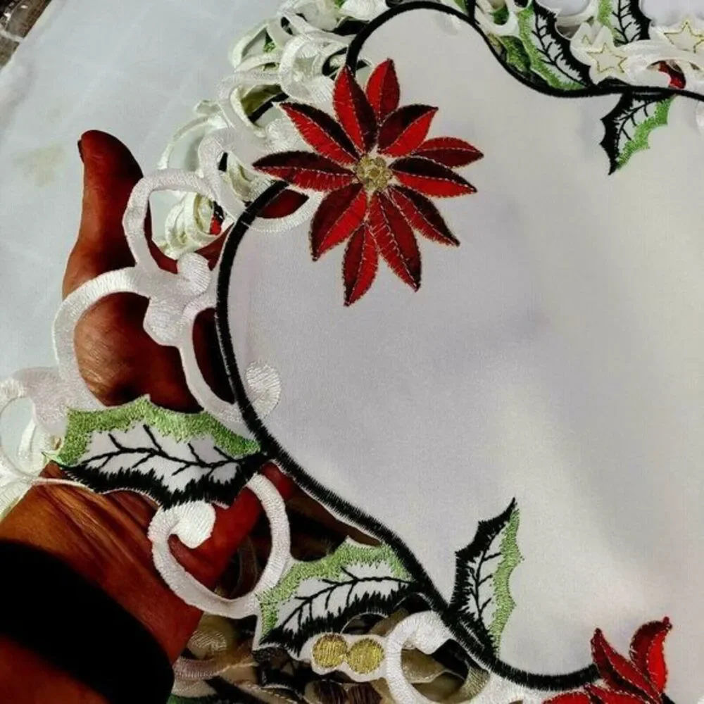 Embroidered placemats for christmas table x 4 pieces 17 x 11 inch Red Green Beis